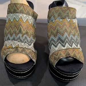 Muk Luks Peyton 9 mod zigzag platform‎ 1"-4" heeled slide cork sandals